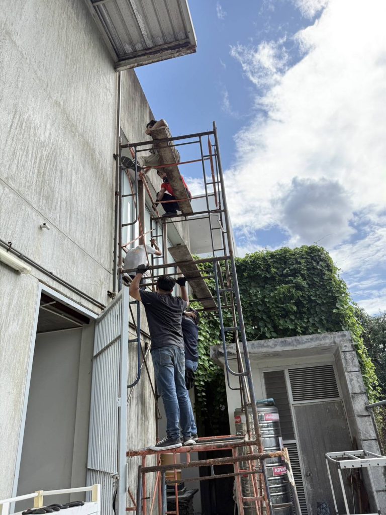 ตั้งนั่งร้านเดินระบบไฟ