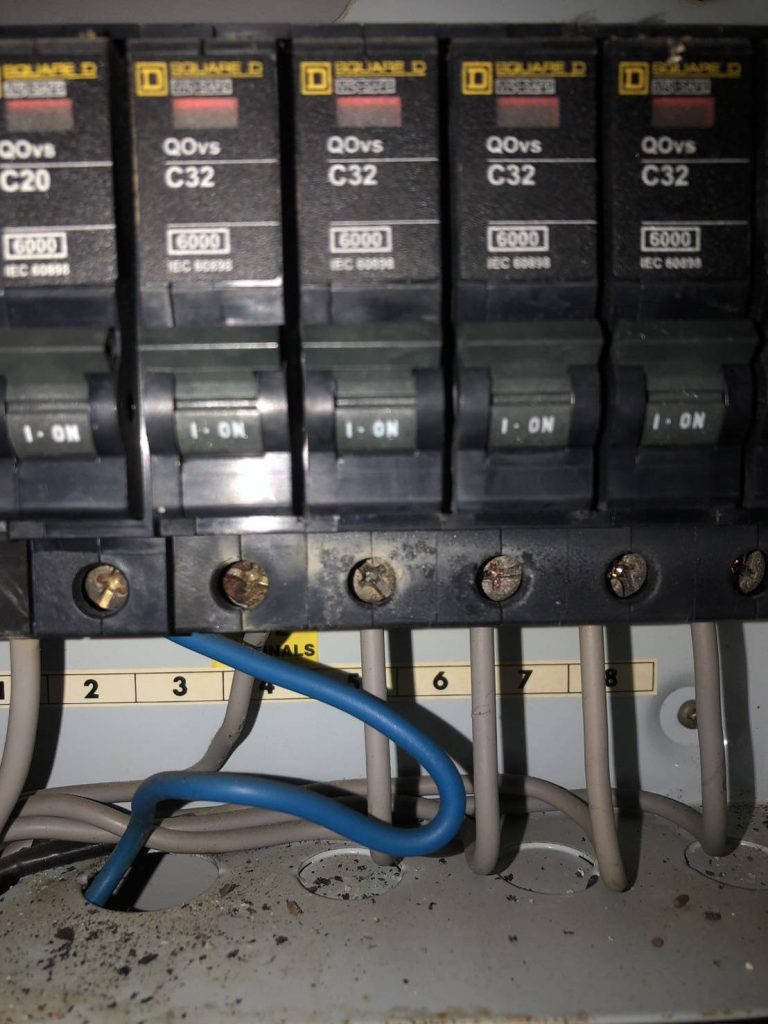 ตู้คอนซูมเมอร์ยูนิต