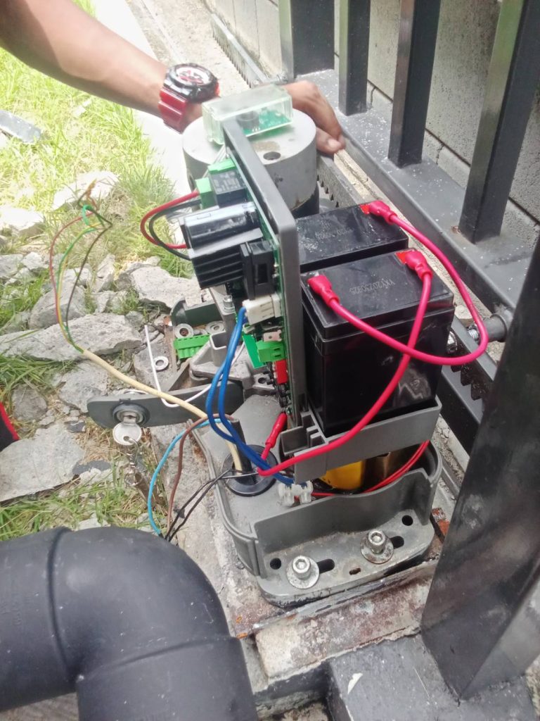 ติดตั้งมอเตอร์ประตูรีโมท