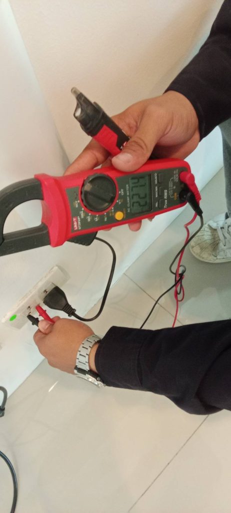 ตรวจเช็คปลั๊กไฟ