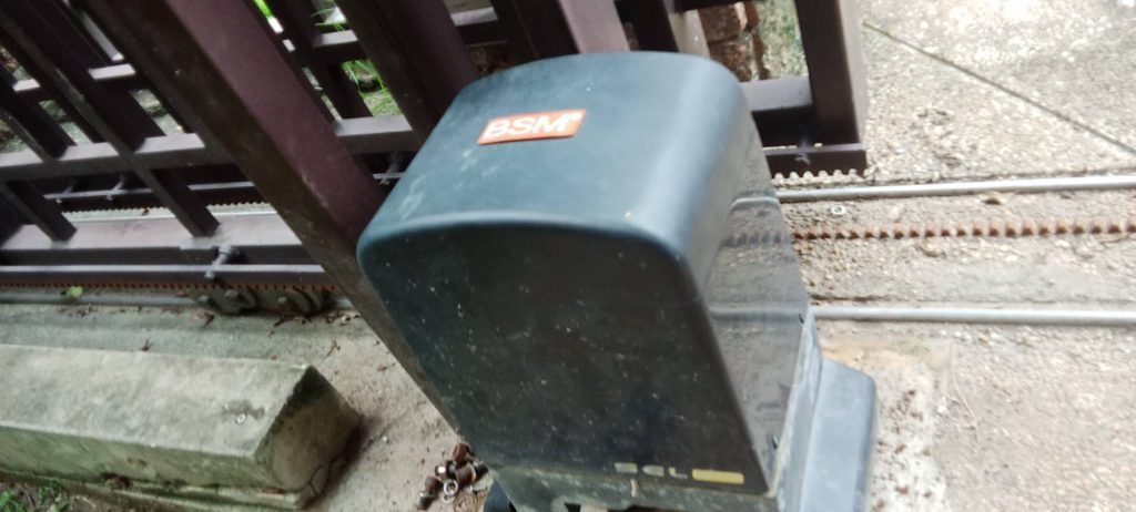 ติดตั้งมอเตอร์ประตูรีโมท