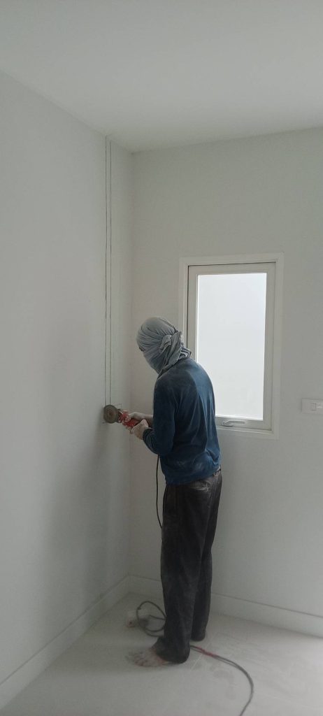 กรีดปูนฝังสายไฟ