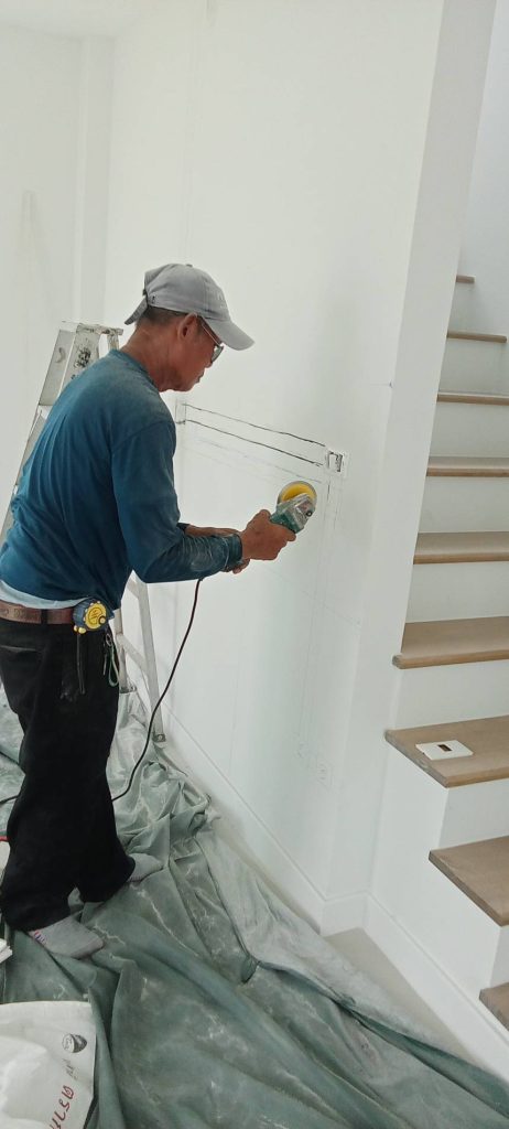 เตรียมกรีดปูนฝังสายไฟ