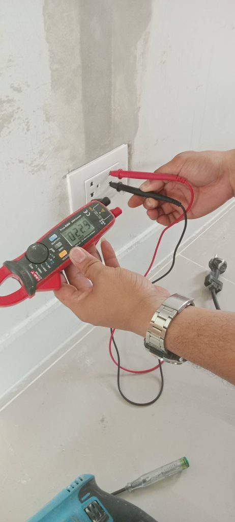 เช็กปลั๊กไฟ