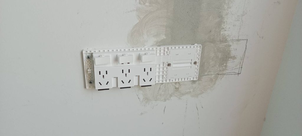 งานติดตั้งปลั๊กไฟฝังสายไฟ