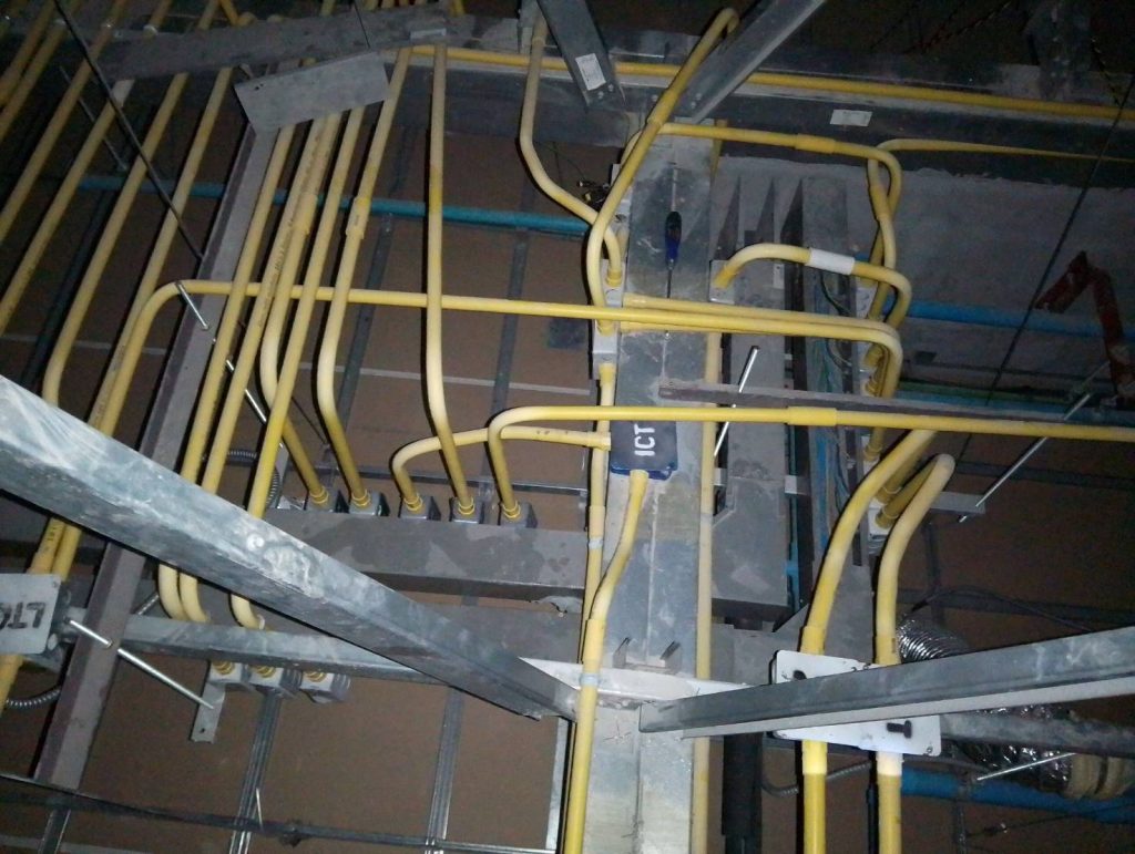 เดินท่อร้อยสาย