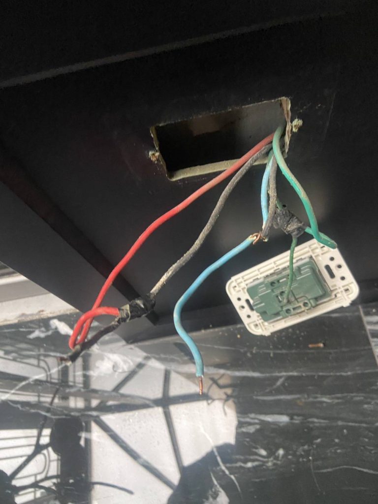 เปลี่ยนปลั๊กไฟใหม่