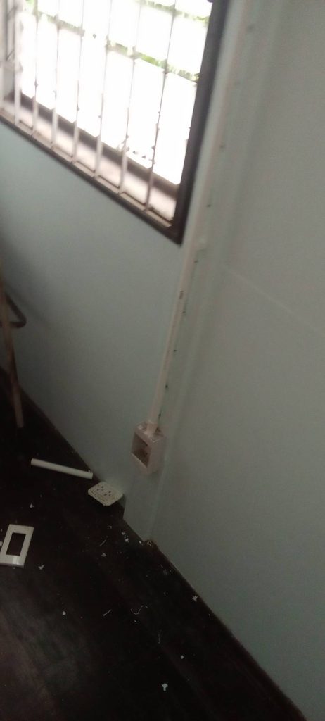 งานเดินท่อร้อยสายติดตั้งปลั๊ก