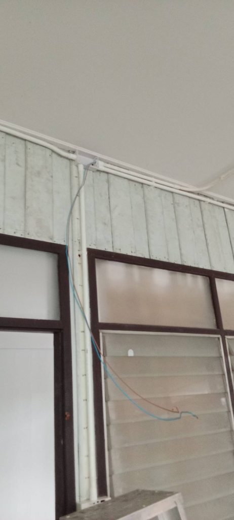 งานเดินท่อร้อยสายติดตั้งปลั๊ก