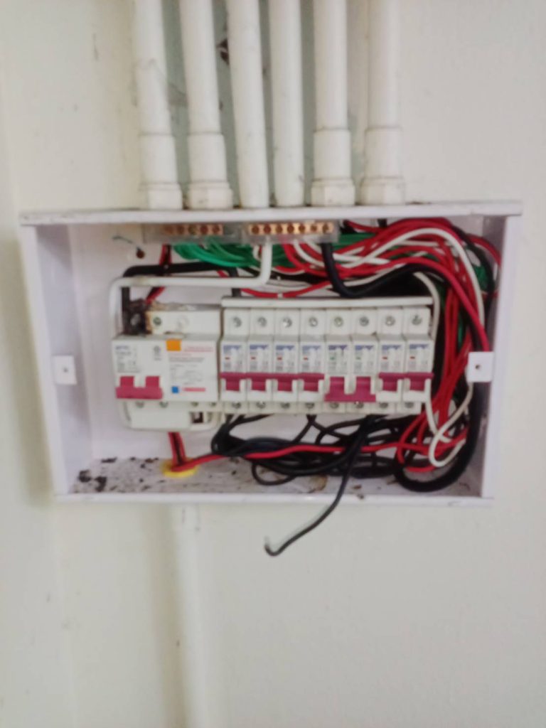 เมนเบรกเกอร์ช็อตไหม้