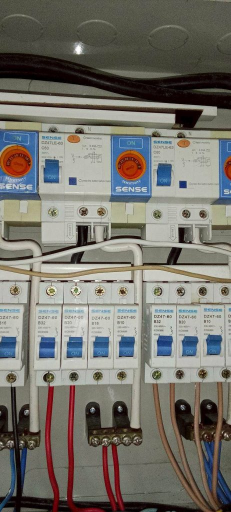 เบรกเกอร์