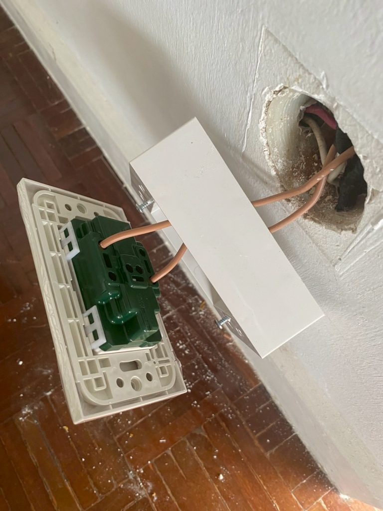 ติดตั้งปลั้ก