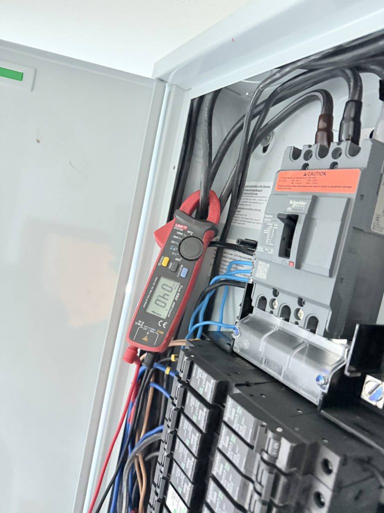 วัดไฟตู้โหลดเซ็นเตอร์