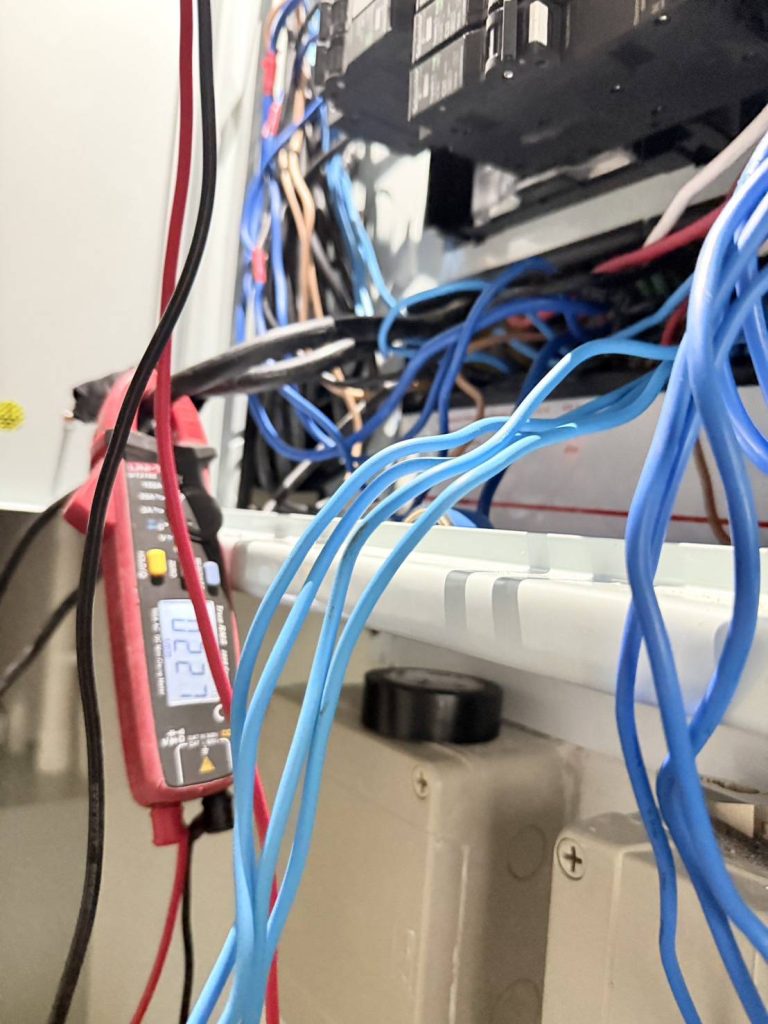 วัดไฟตู้โหลดเซ็นเตอร์