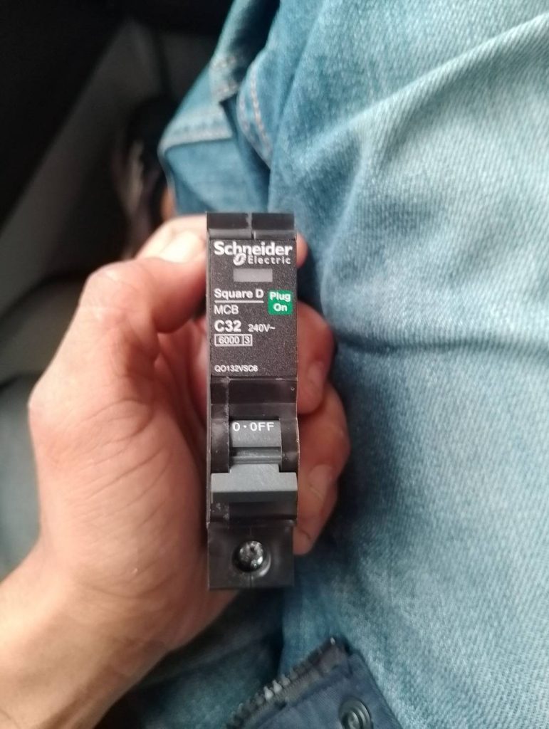 เซอร์กิตเบรกเกอร์