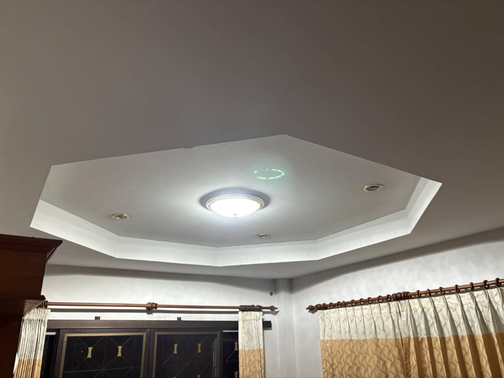 โคมดาวน์ไลท์แบบติดลอย