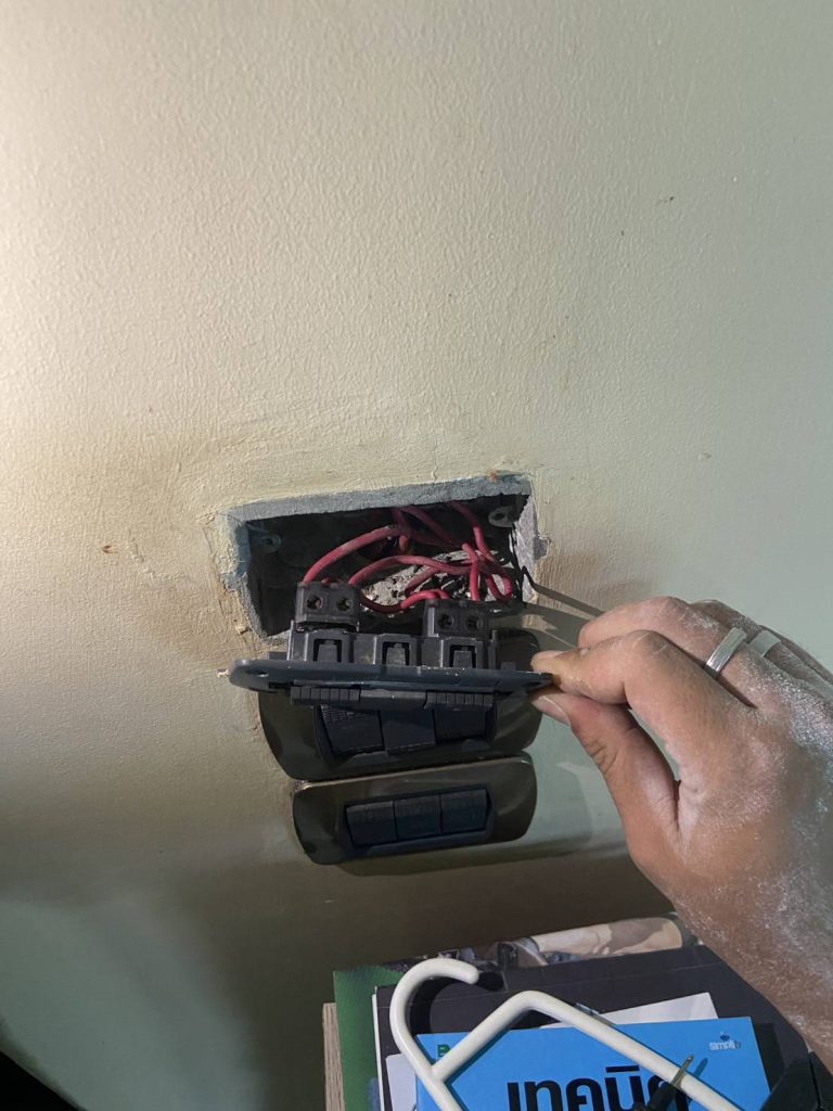 เปลี่ยนสวิตซ์ไฟใหม่