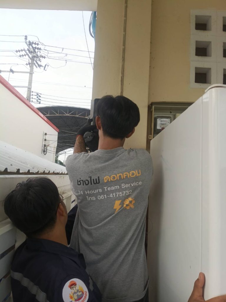 ต่อสายไฟเข้ามิเตอร์ไฟฟ้า