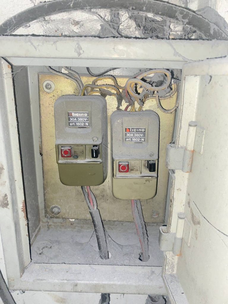 เบรกเกอร์แบบเก่า