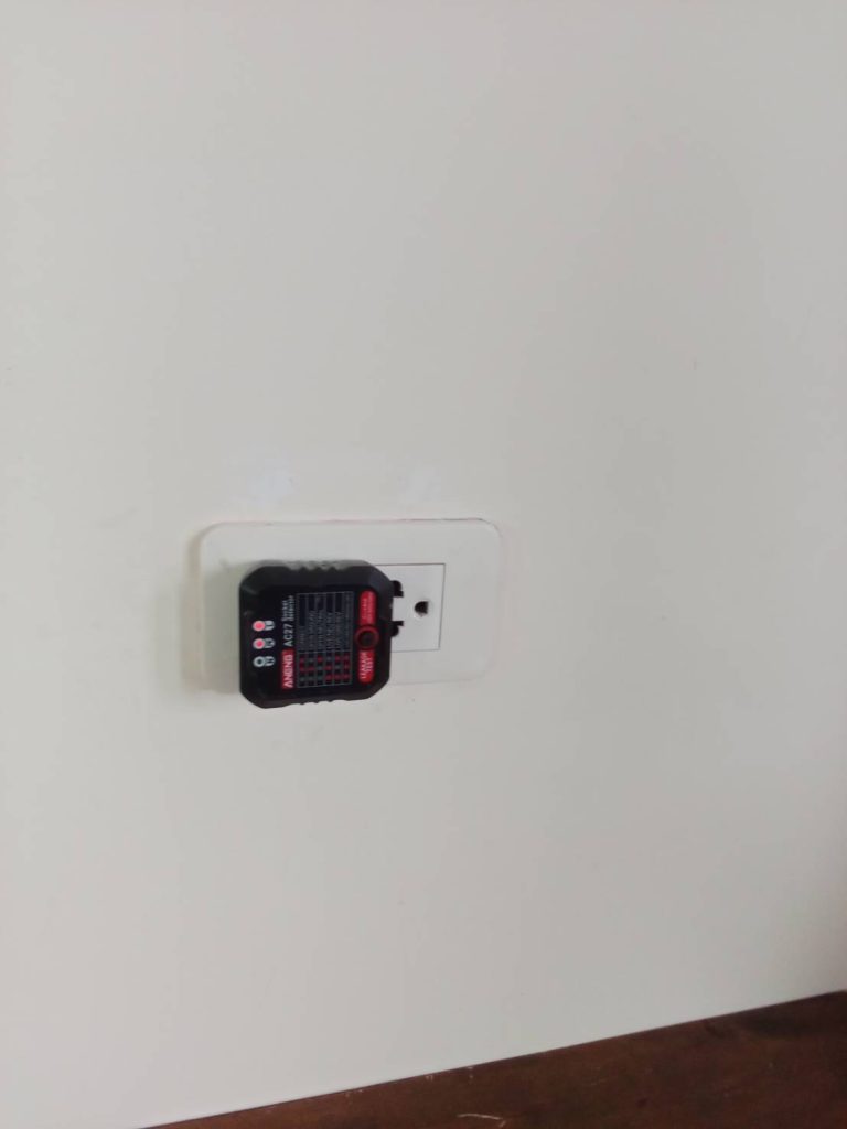 เช็กปลั๊กไฟ