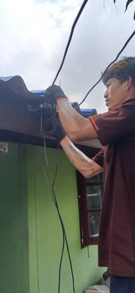 ช่างไฟฟ้า ดึงสายเมน