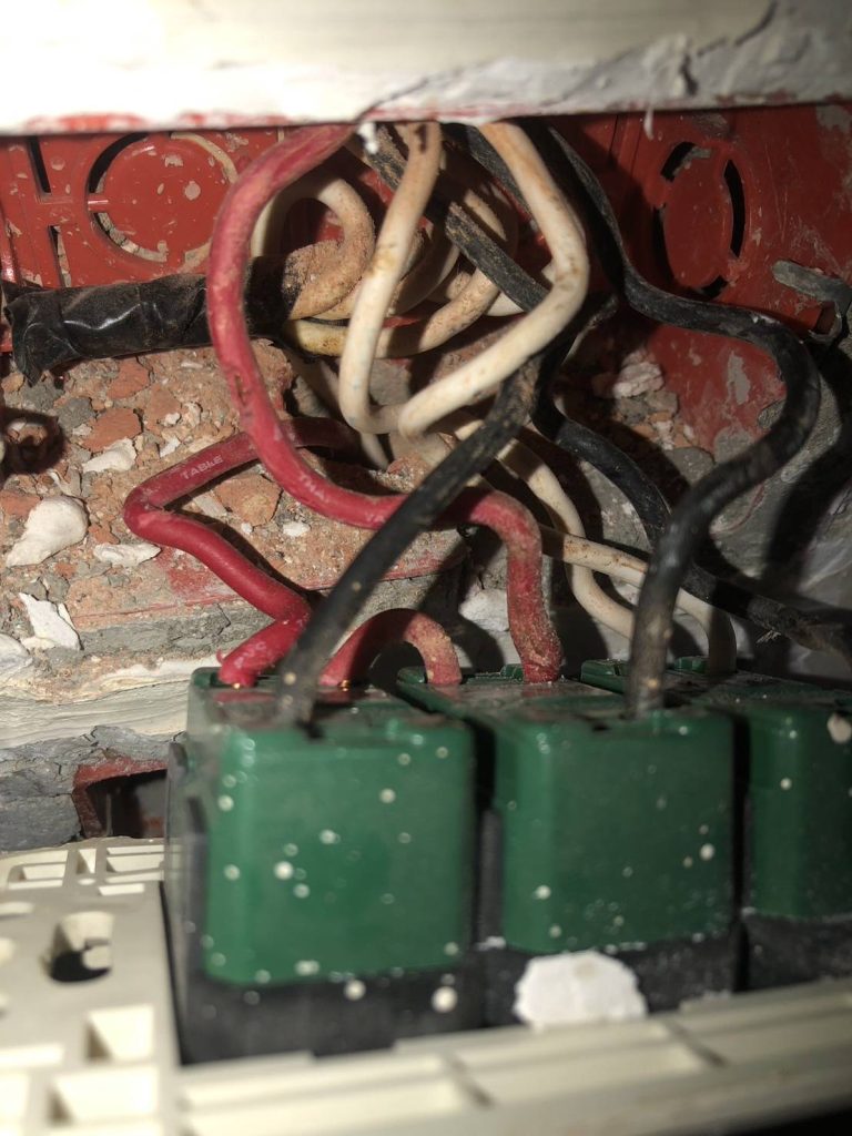 ช่างไฟฟ้า ตรวจหาจุดไฟรั่ว