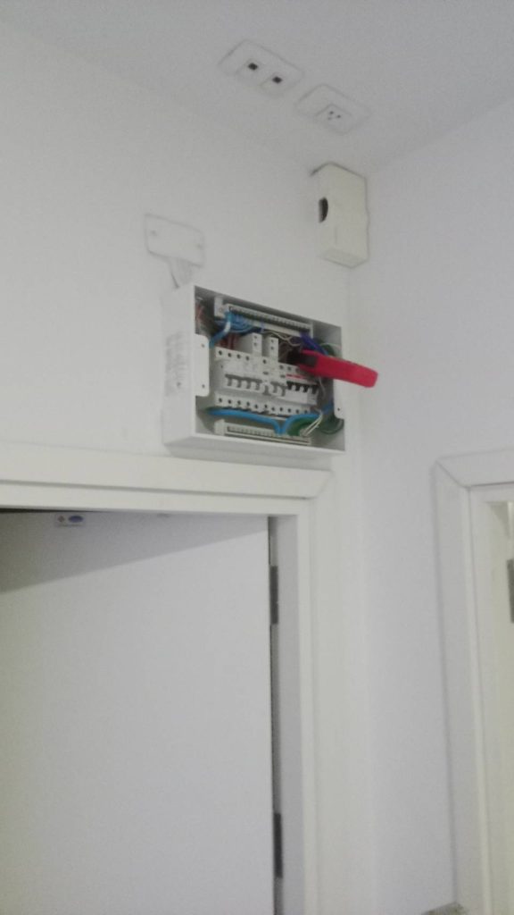 ช่างไฟฟ้า วัดไฟตู้คอนซูมเมอร์