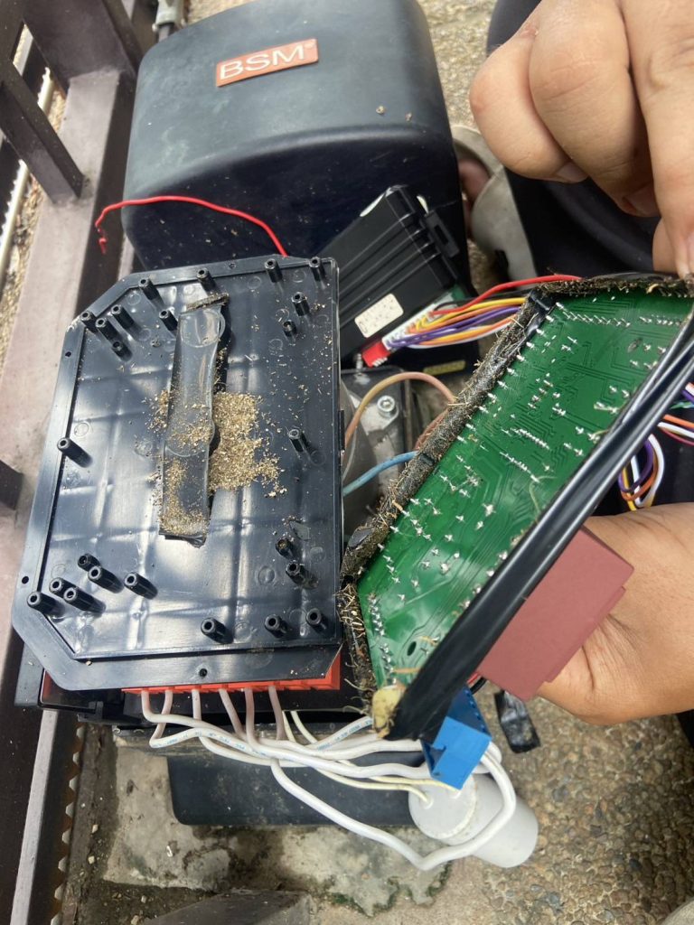 ช่างไฟฟ้า ซ่อมมอเตอร์ประตูรีโมท