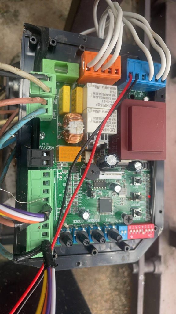 ซ่อมมอเตอร์ประตูรีโมท