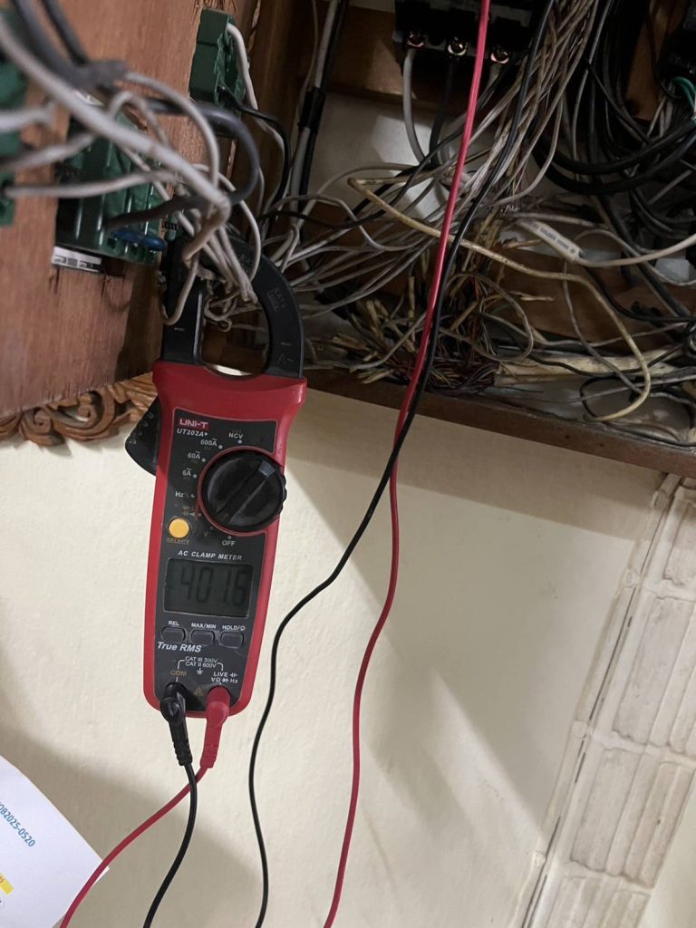 ช่างไฟฟ้า วัดไฟโดยใช้ clam meter