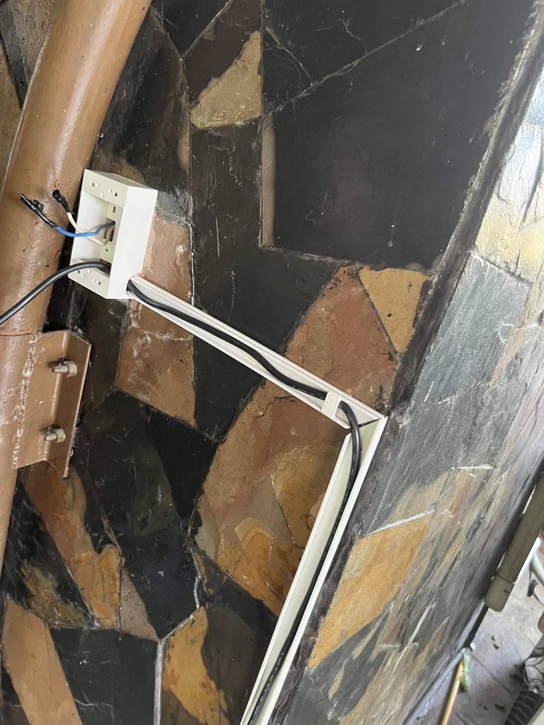 เดินสายติดตั้งปลั๊ก