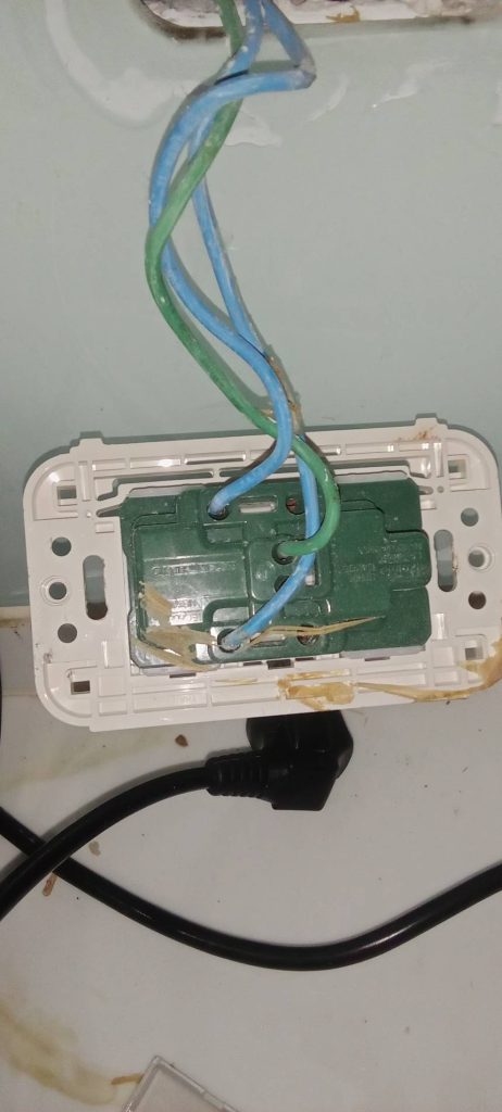 เช็กสายไฟปลั๊ก