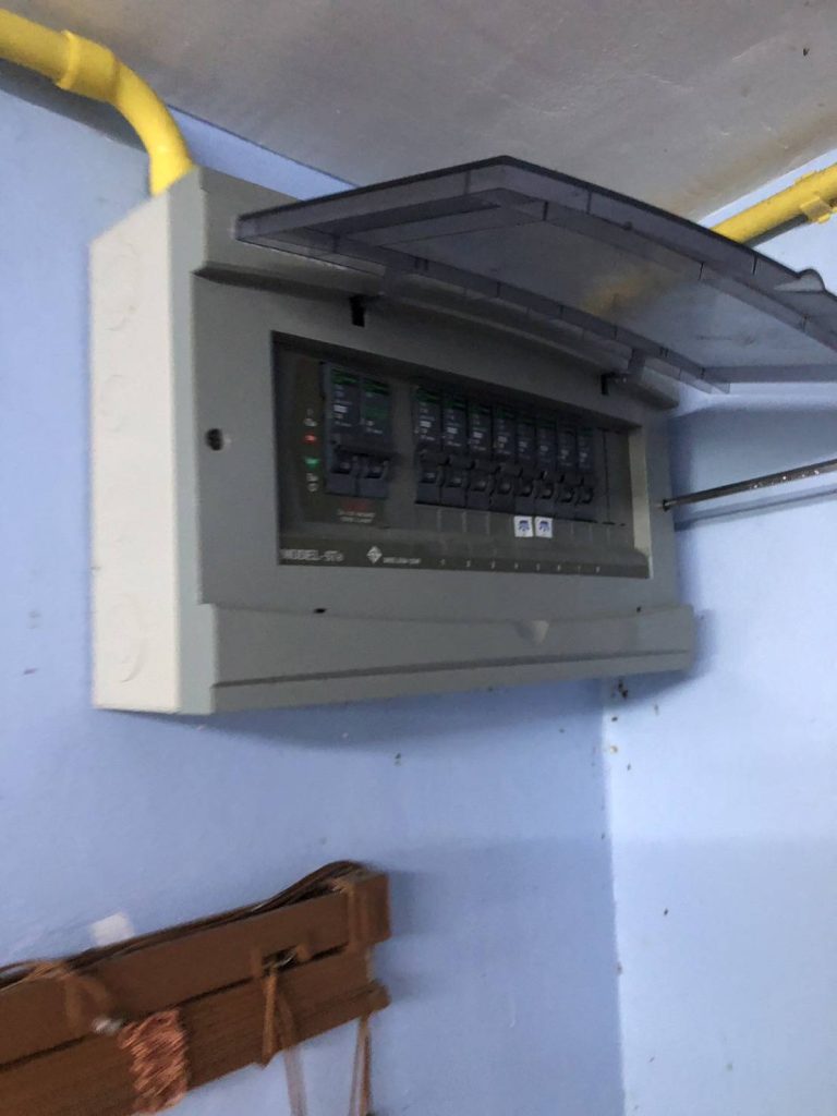 ตู้คอนซูมเมอร์