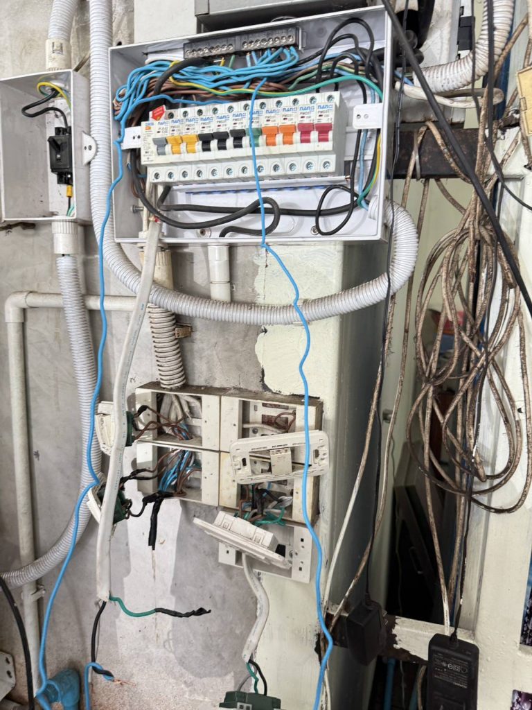 ตรวจเช็กระบบไฟ