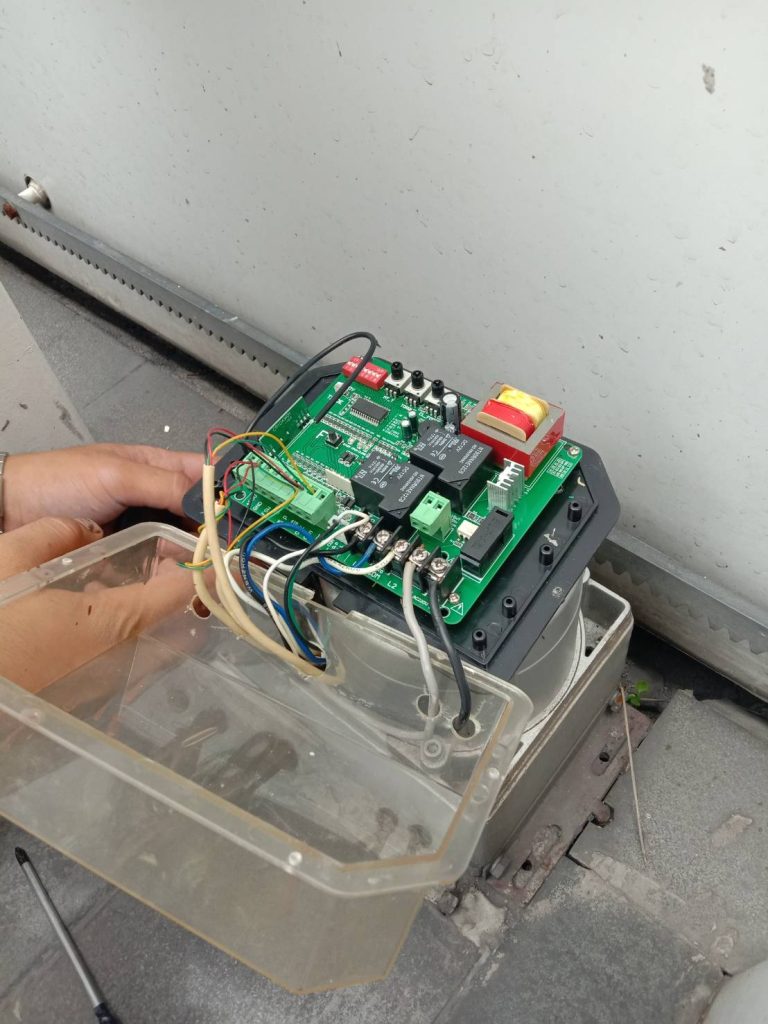 ซ่อมมอเตอร์ประตูรีโมท