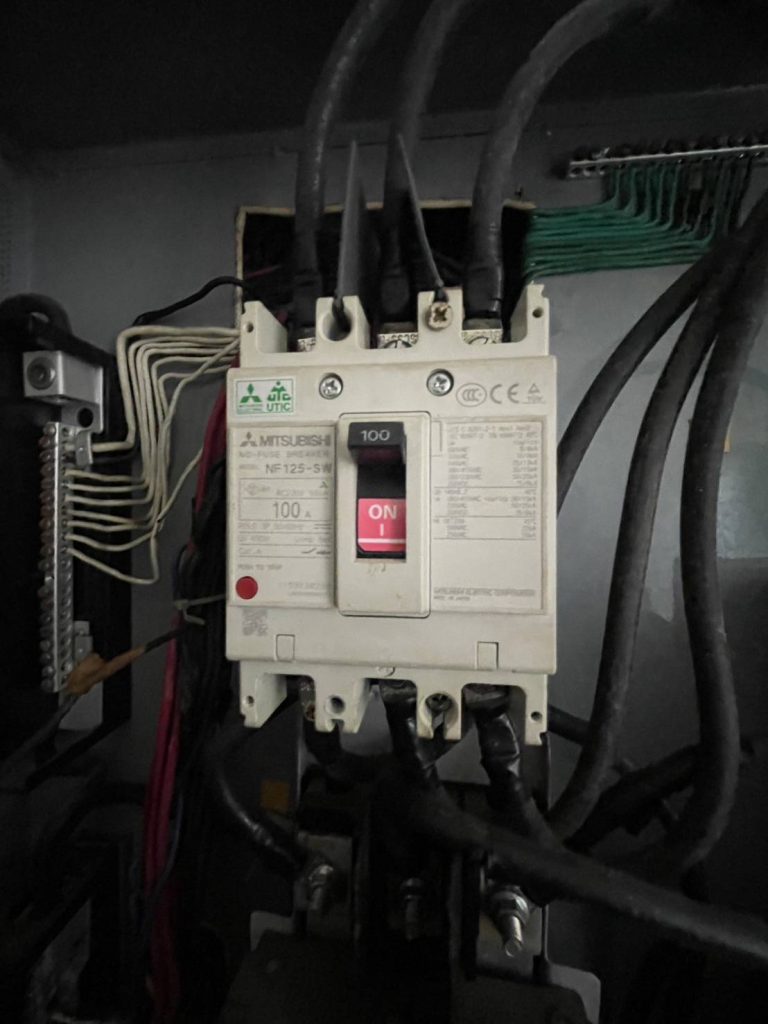 เมนเบรกเกอร์