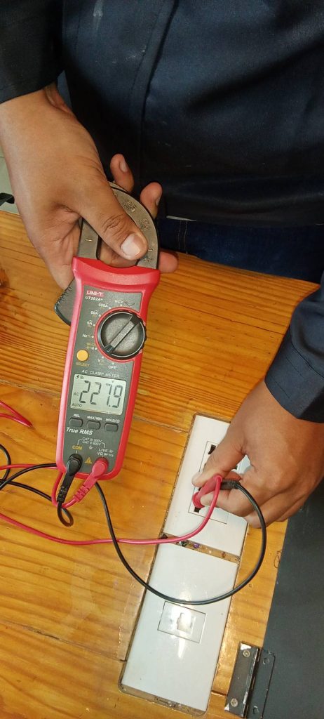 ตรวจเช็คปลั๊กไฟ