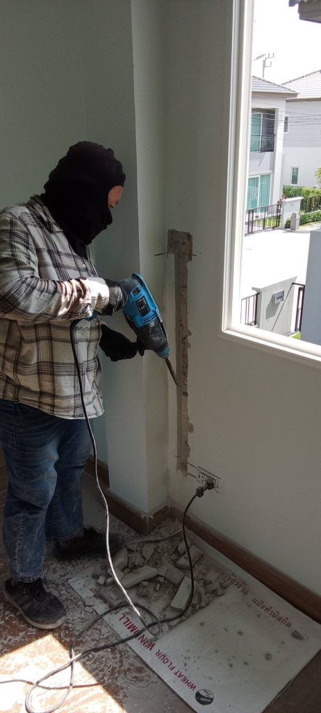 กรีดปูนฝังสายไฟ