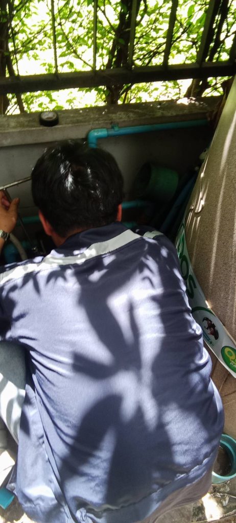 ช่างตรวจเช็กปั๊มน้ำ