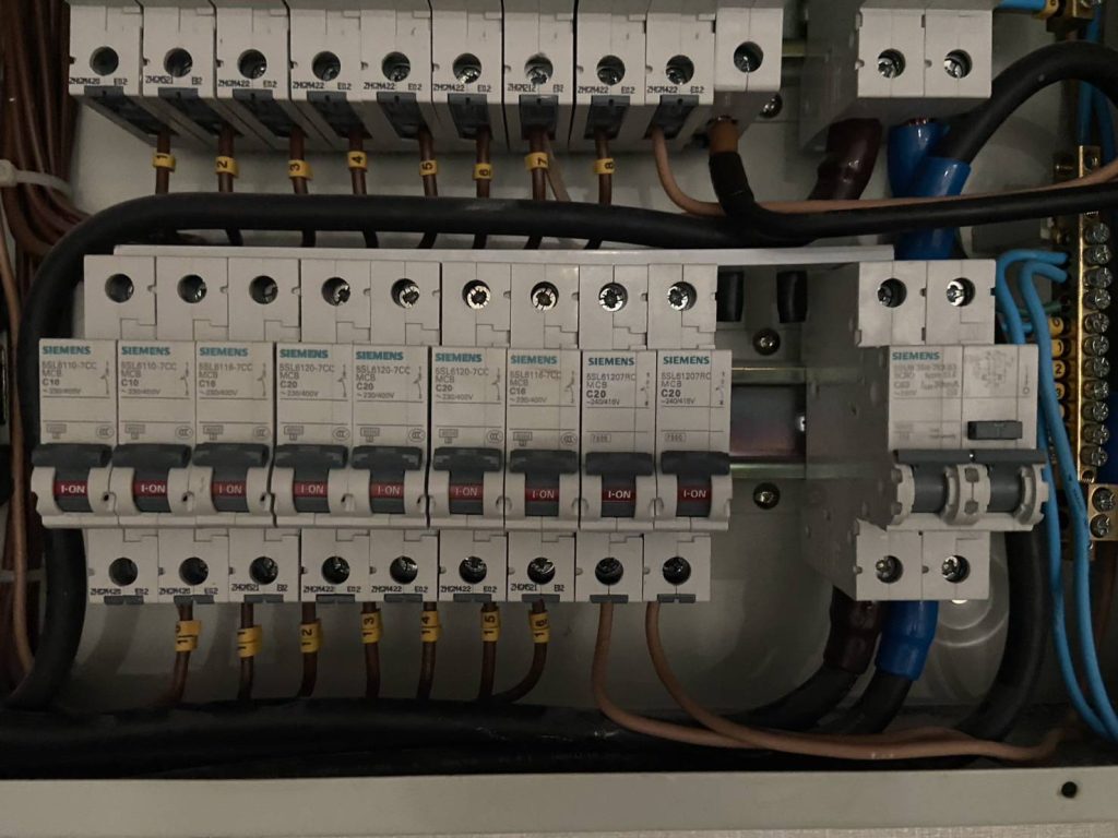 งานติดตั้งตู้ไฟ