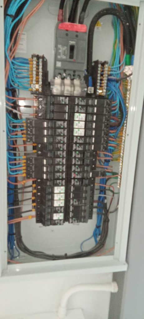 ติดตั้งตู้โหลดเซ็นเตอร์ใหม่