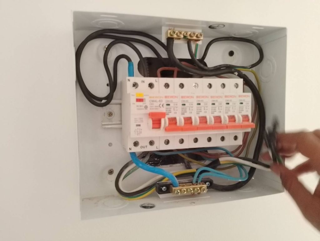 ตู้คอนซูมเมอร์ยูนิต