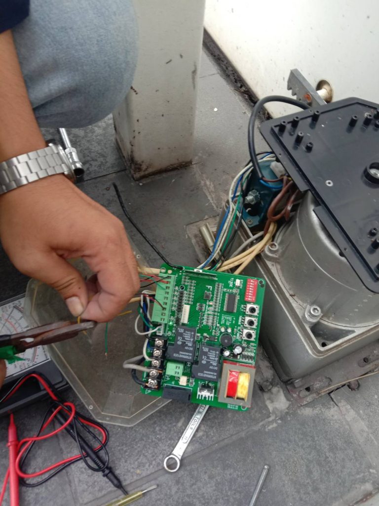 ซ่อมมอเตอร์ประตูรีโมท