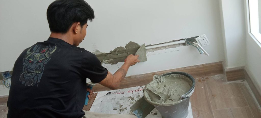 ติดตั้งปลั๊กไฟแบบฝังผนัง