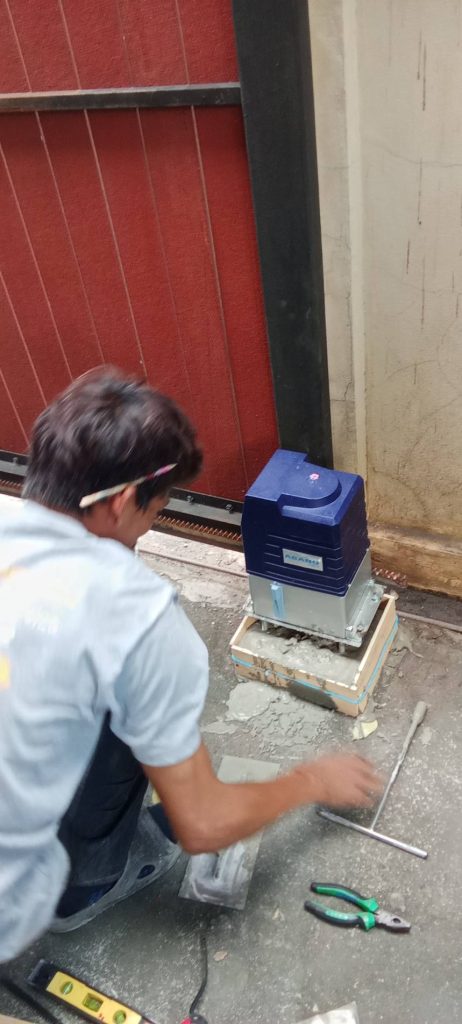 ก่อฐานมอเตอร์ประตูรีโมท