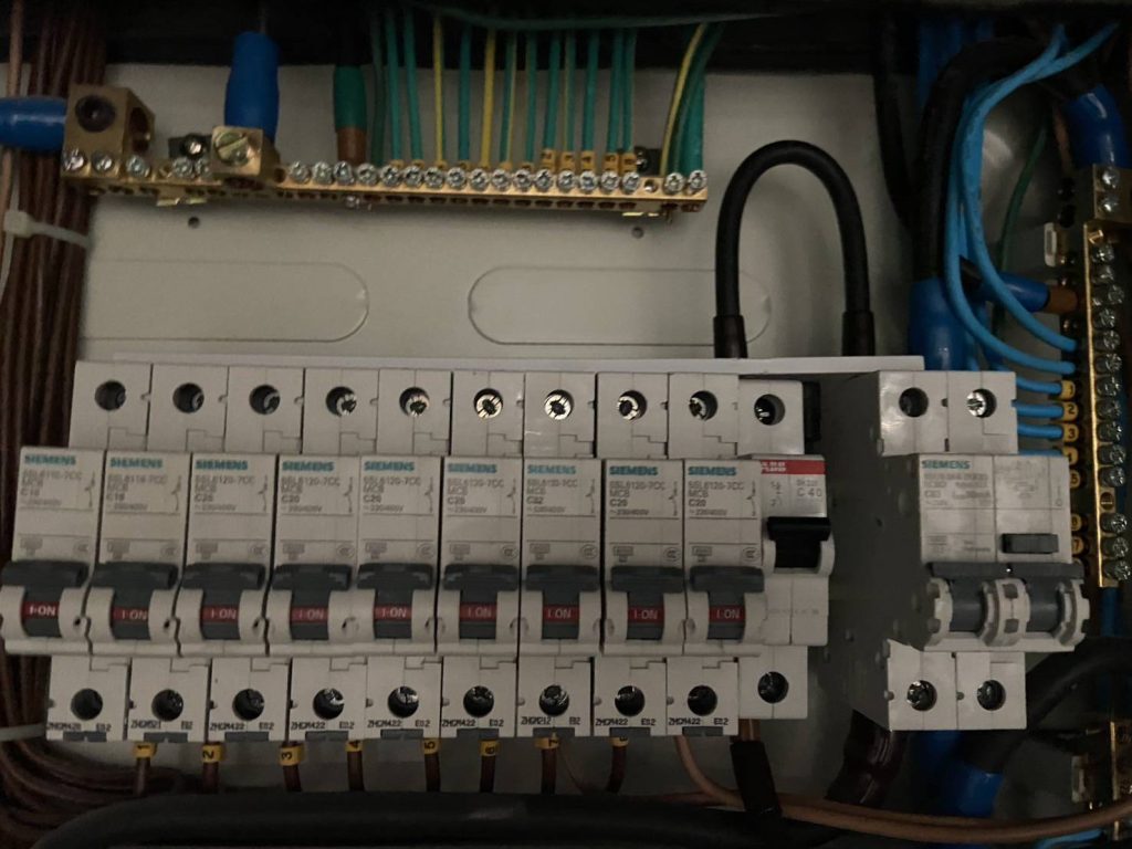 งานติดตั้งตู้ไฟ