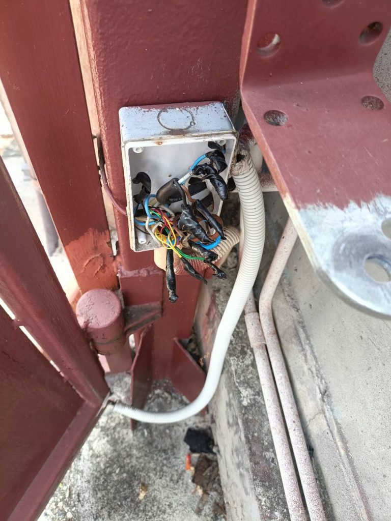 กล่องพักสายไฟ