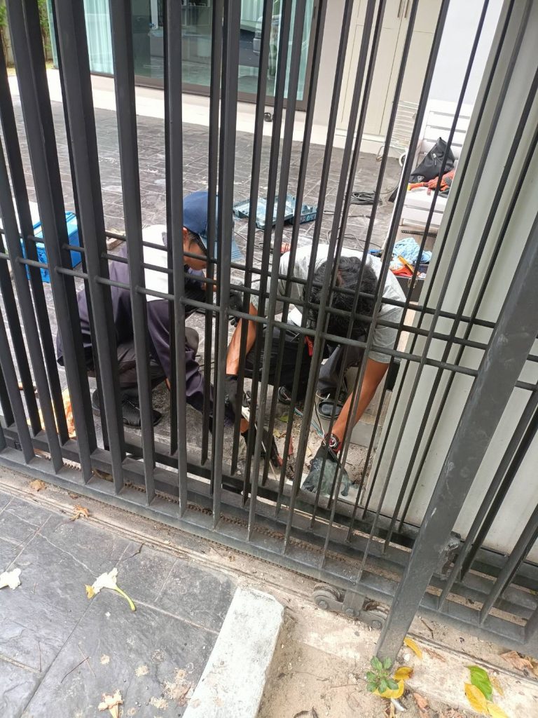 ติดตั้งมอเตอร์ประตูรีโมท