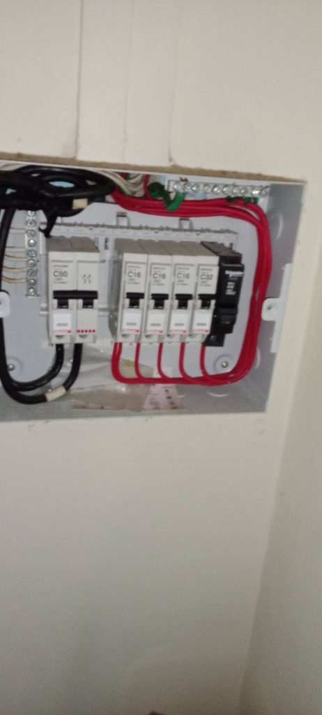 ตู้คอนซูมเมอร์