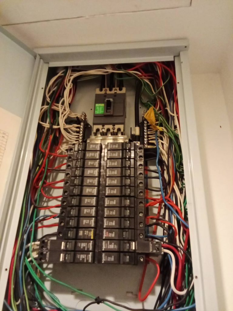 เซอร์กิตเบรกเกอร์ในตู้โหลดเซ็นเตอร์